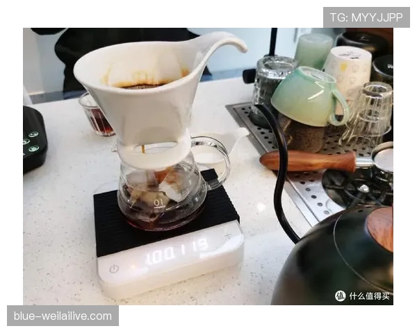 欧文家冰箱里只放椰子水和黑咖啡，训练完直接啃冰块解渴