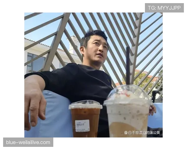 邹市明出门遛娃那辆车,在街上像个随身豪宅 邹市明出门遛娃那辆车,在街上像个随身豪宅